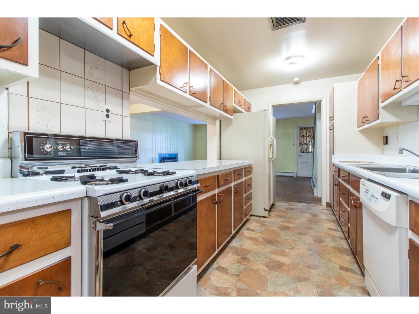 1405 Panther Road Wyncote, PA 19095 - Photo 6 of 24 Kitchen