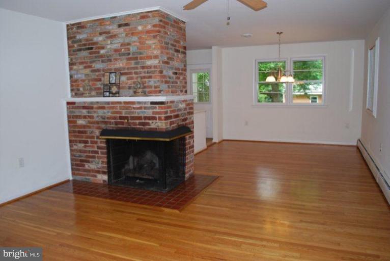 15909 Bond Mill Road Laurel, MD 20707 - Photo 15 of 30 Living Area
