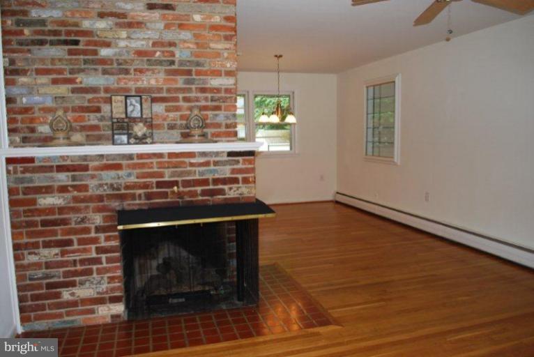15909 Bond Mill Road Laurel, MD 20707 - Photo 3 of 30 Living Area