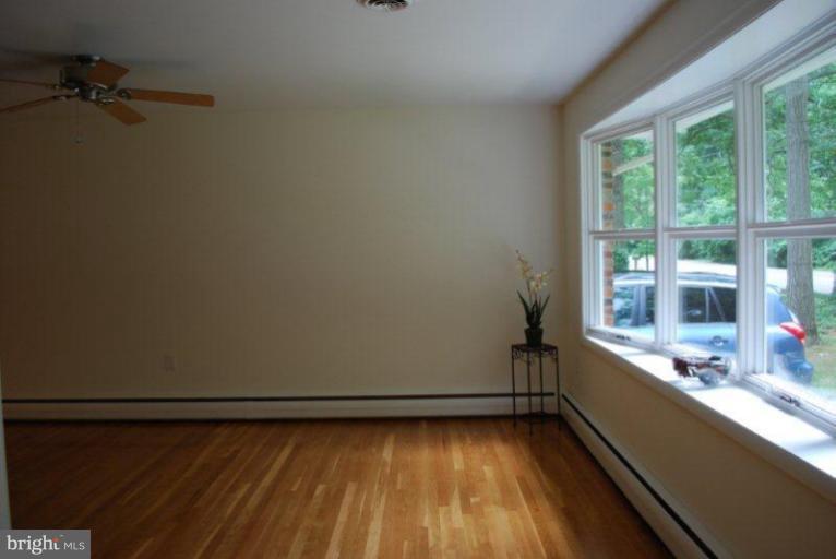 15909 Bond Mill Road Laurel, MD 20707 - Photo 25 of 30 Living Room