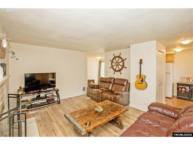 869 54th Place Springfield, OR 97478 - Photo 2 of 31