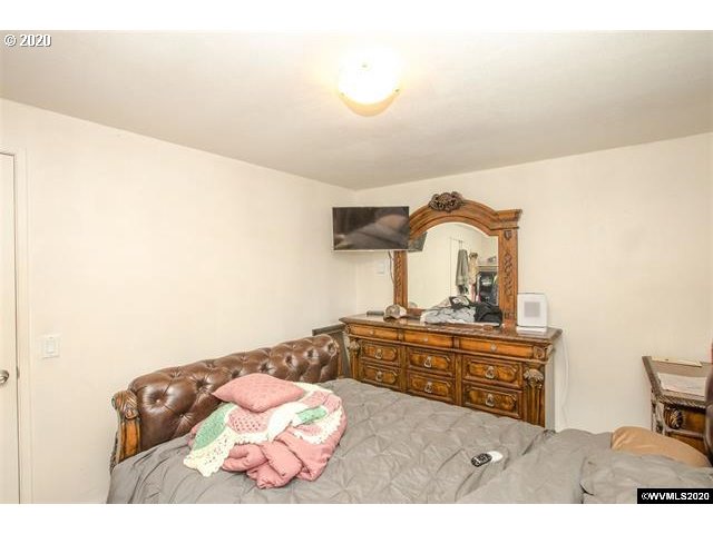 869 54th Place Springfield, OR 97478 - Photo 17 of 31