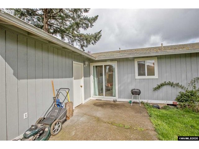 869 54th Place Springfield, OR 97478 - Photo 24 of 31
