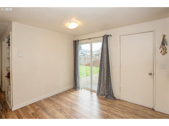 869 54th Place Springfield, OR 97478 - Photo 27 of 31