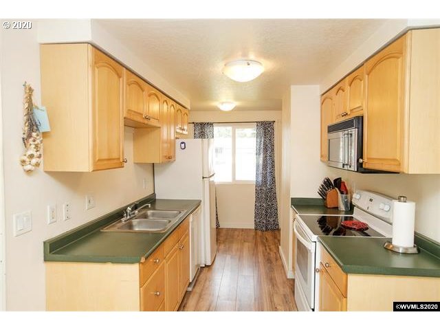 869 54th Place Springfield, OR 97478 - Photo 4 of 31
