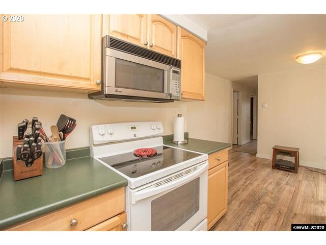 869 54th Place Springfield, OR 97478 - Photo 7 of 31