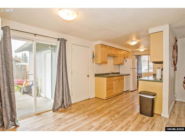 869 54th Place Springfield, OR 97478 - Photo 8 of 31