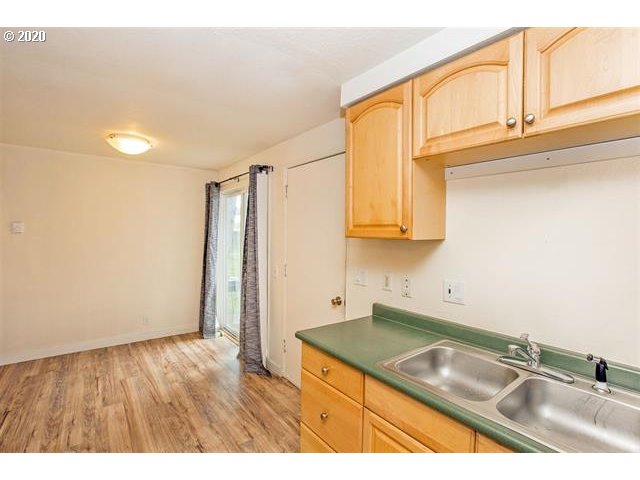 869 54th Place Springfield, OR 97478 - Photo 9 of 31