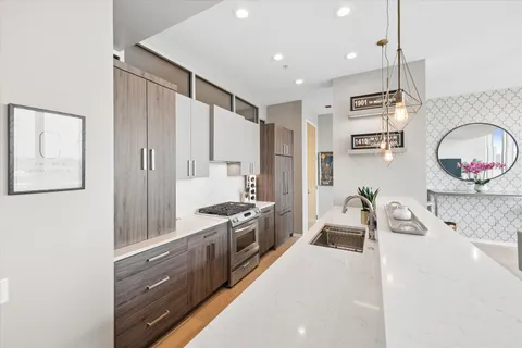 $675,000 | 500 West Superior Street, Unit 1602, Chicago, IL 60654