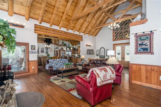 a view of a fountain in the middle of a yard