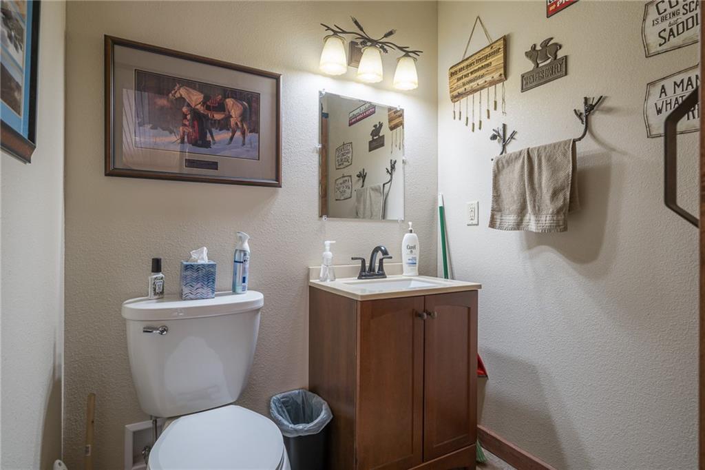 415 Kestrel Rdg Circle Murphy, NC 28906 - Photo 93 of 104 a bathroom with a toilet a sink and mirror