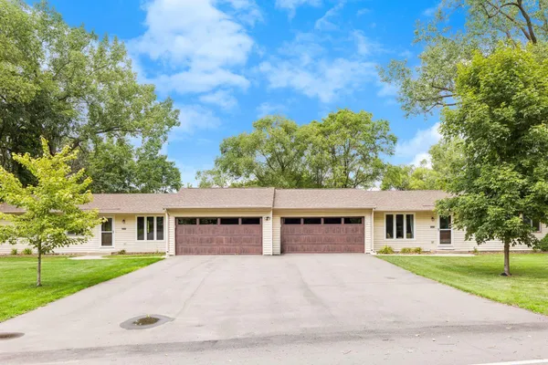 $600,000 | 12216 Pioneer Road, Minnetonka, MN 55343