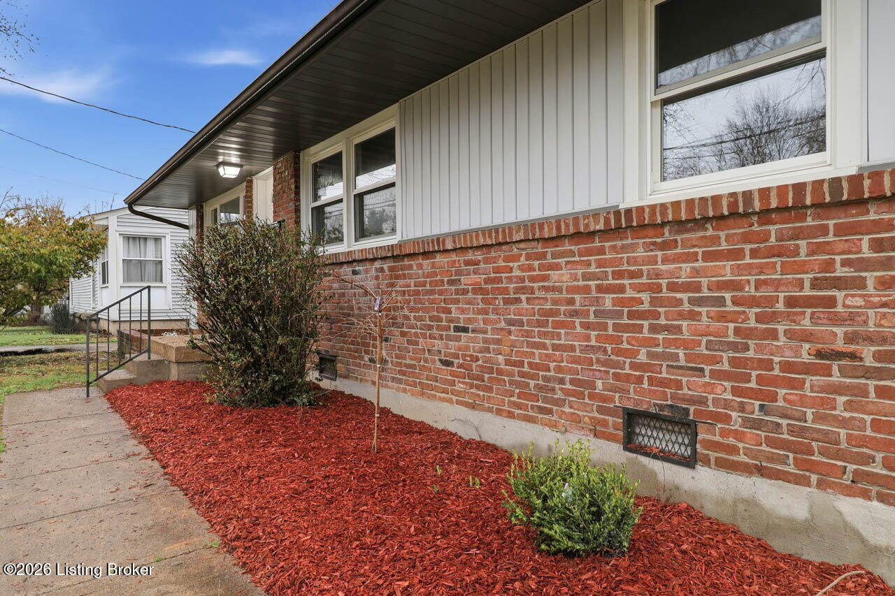 5311 Red Leaf Road Louisville, KY 40218 - Photo 3 of 34 5311 Red Leaf Rd - 4