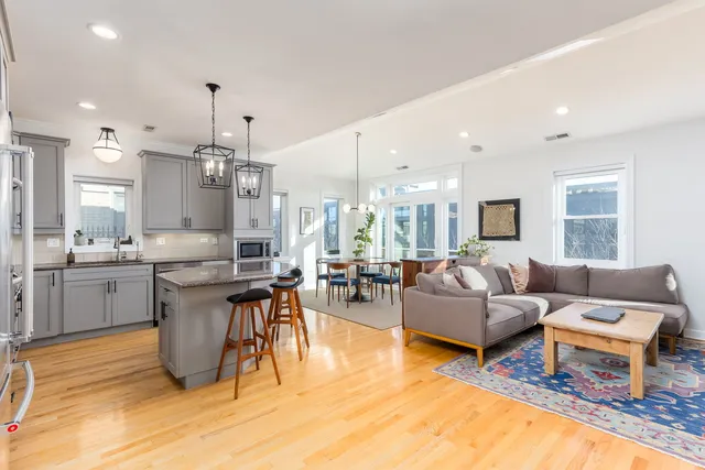 $685,000 | 3418 North Ashland Avenue, Unit 4N, Chicago, IL 60657