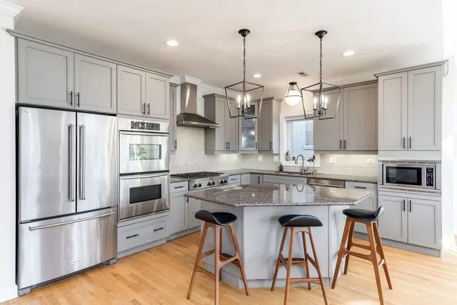 $685,000 | 3418 North Ashland Avenue, Unit 4N, Chicago, IL 60657