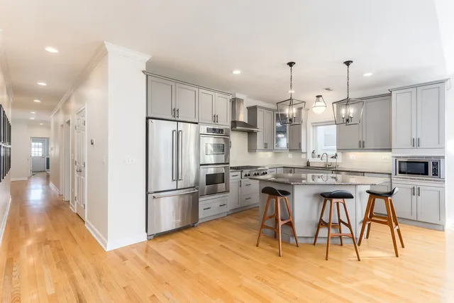 $685,000 | 3418 North Ashland Avenue, Unit 4N, Chicago, IL 60657