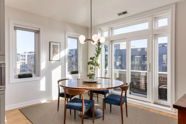 $685,000 | 3418 North Ashland Avenue, Unit 4N, Chicago, IL 60657