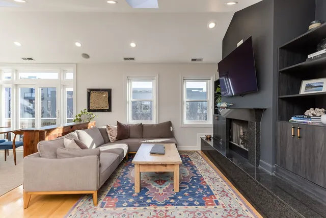 $685,000 | 3418 North Ashland Avenue, Unit 4N, Chicago, IL 60657