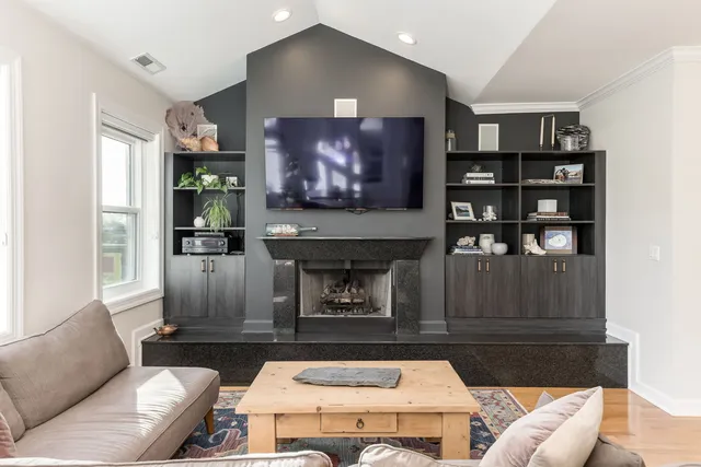 $685,000 | 3418 North Ashland Avenue, Unit 4N, Chicago, IL 60657