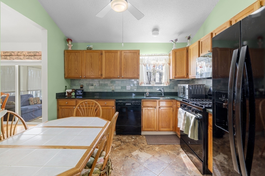 69 Santoro Road Worcester, MA 01606 - Photo 38 of 40