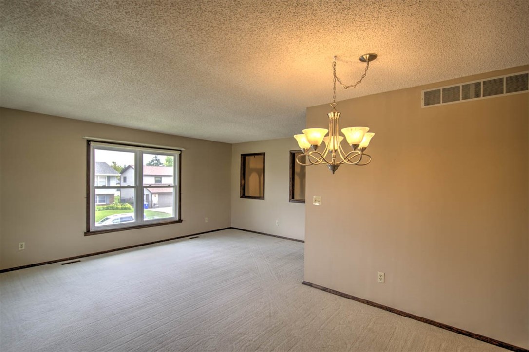 2705 Essex Place Decatur, IL 62521 - Photo 7 of 29 Gallery Image 7