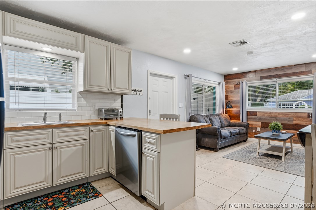 657 Southwest Cleveland Avenue Stuart, FL 34994 - Photo 16 of 34 Unit C Kitchen