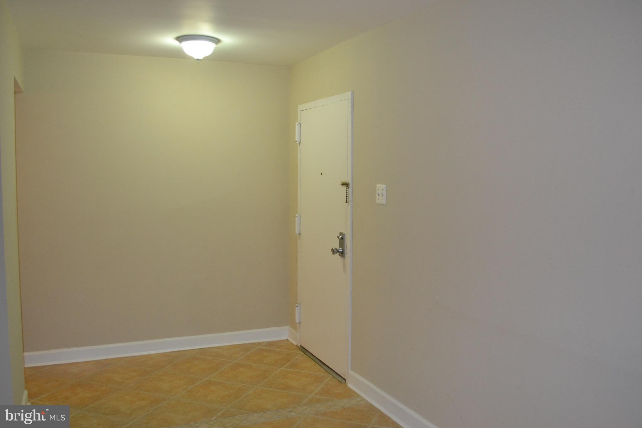 2010 Colts Neck Road, Unit 12B Reston, VA 20191 - Photo 2 of 15 Interior (General)