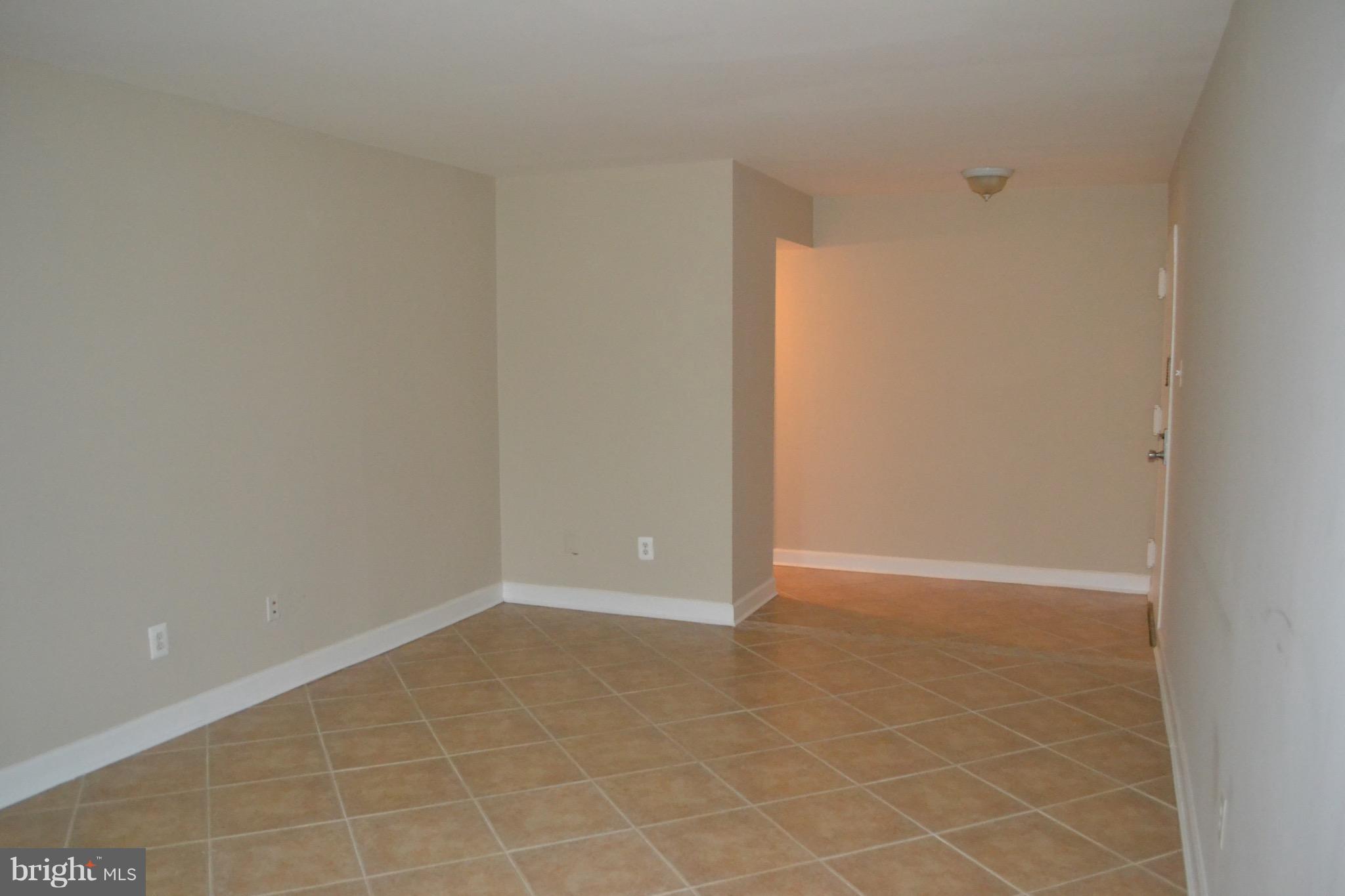 2010 Colts Neck Road, Unit 12B Reston, VA 20191 - Photo 4 of 15 Family Room