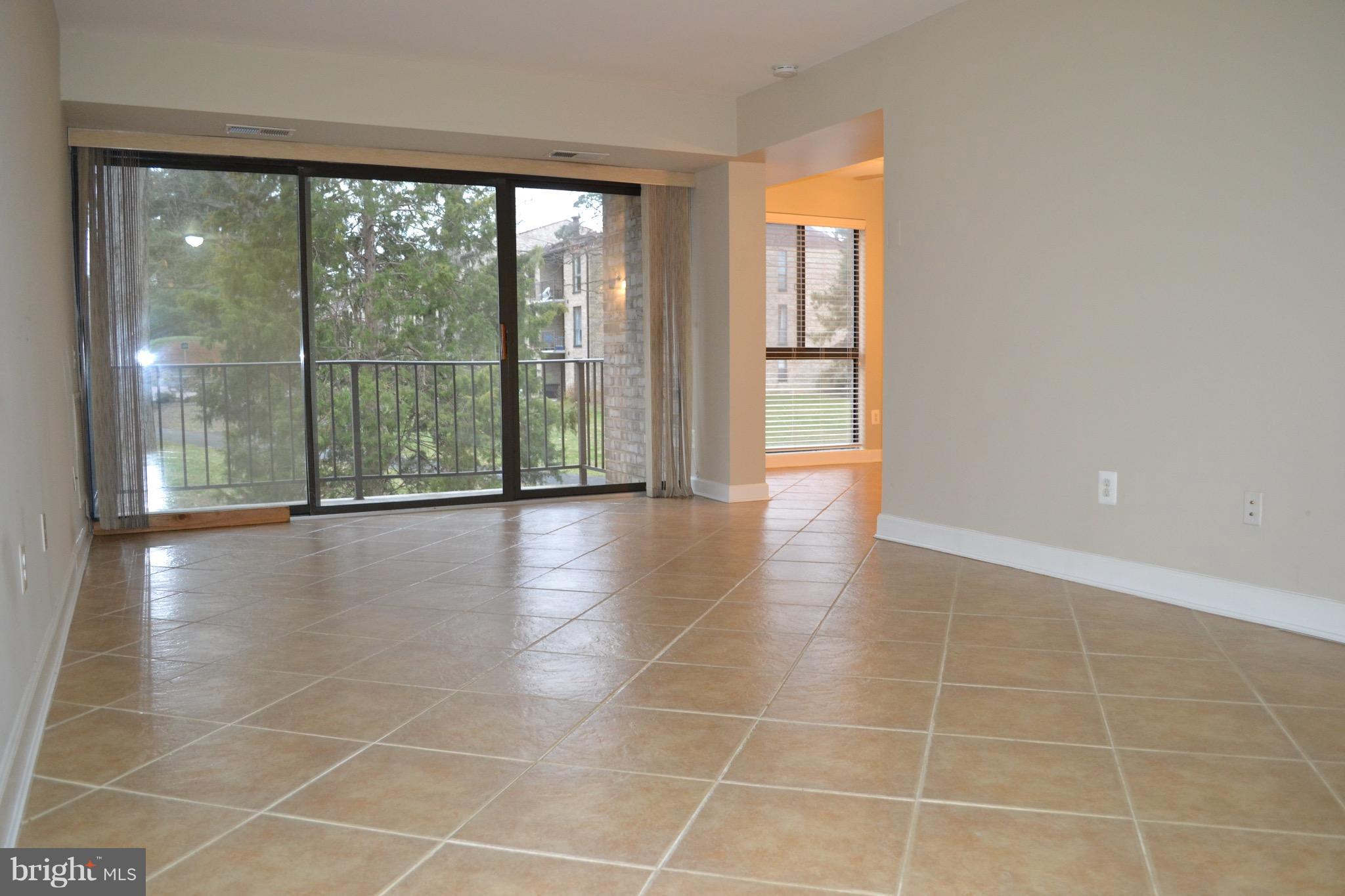 2010 Colts Neck Road, Unit 12B Reston, VA 20191 - Photo 5 of 15 Family Room