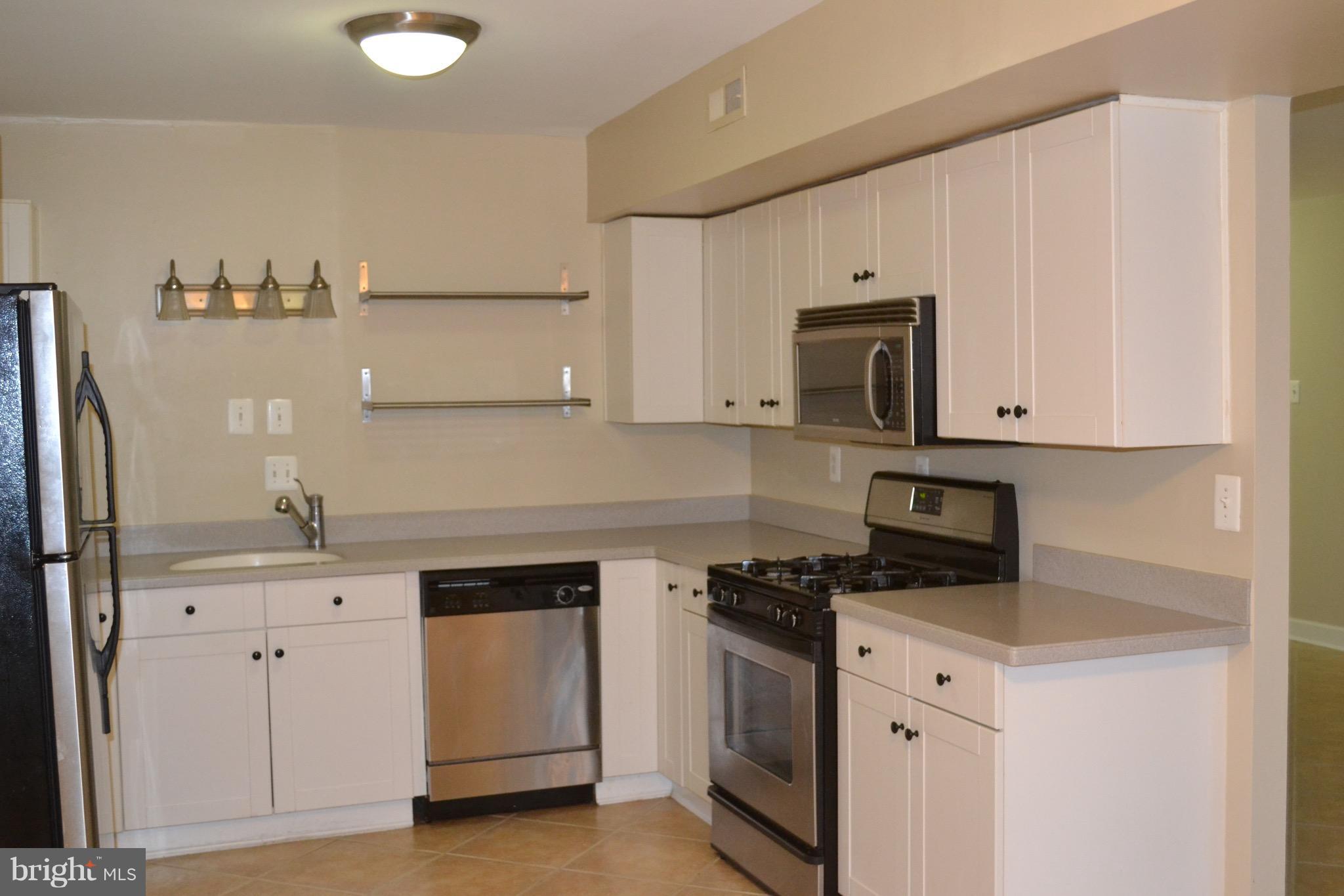 2010 Colts Neck Road, Unit 12B Reston, VA 20191 - Photo 9 of 15 Kitchen