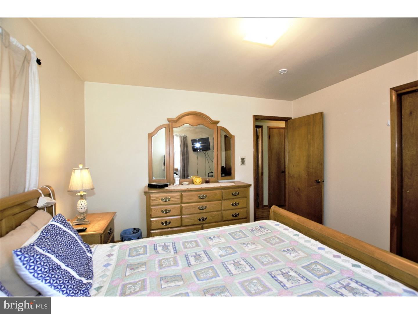 906 Tower Road Bristol, PA 19007 - Photo 13 of 20 Gallery Image 13