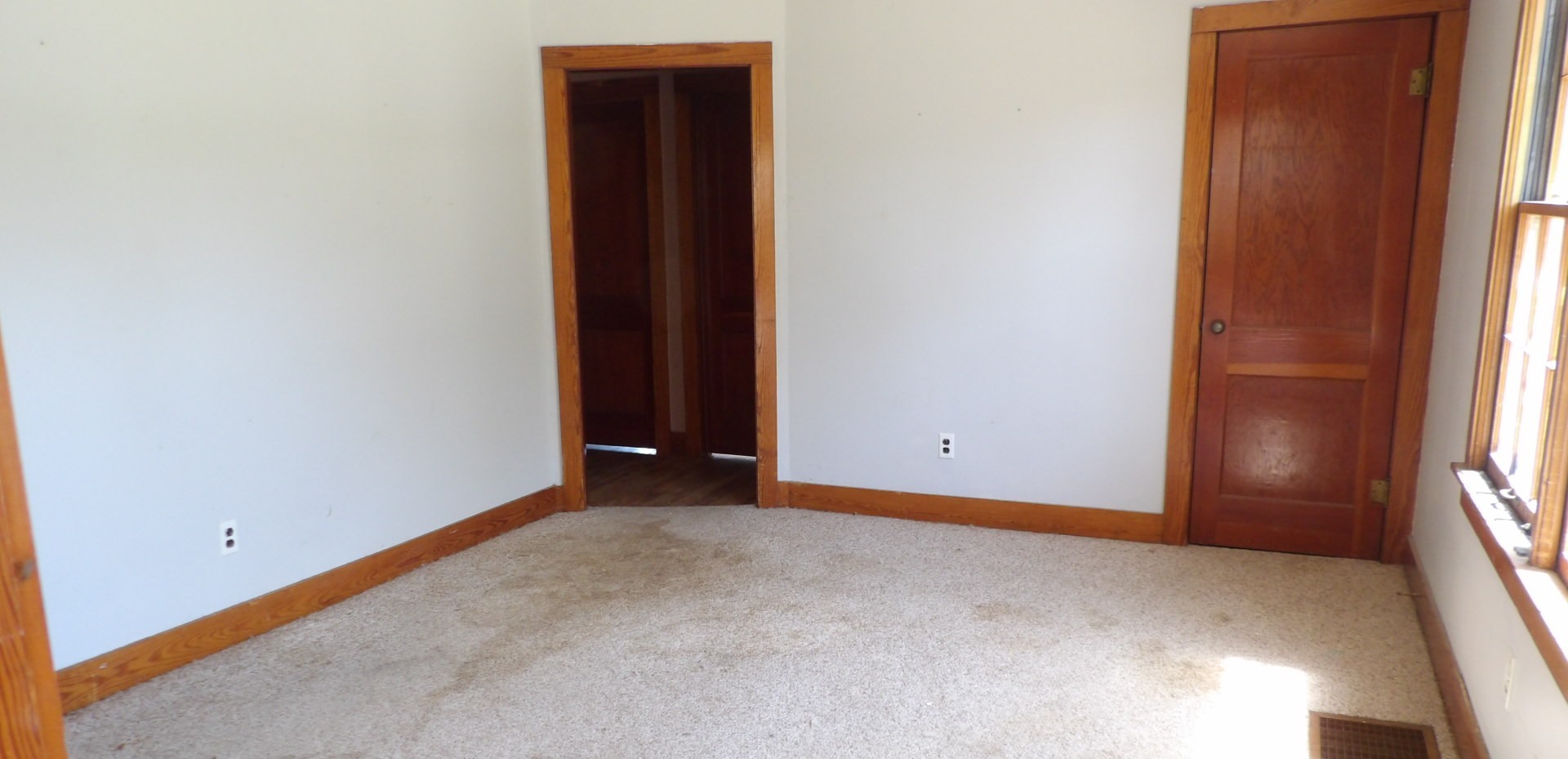 606 Bohn Street Rosiclare, IL 62982 - Photo 9 of 12 an empty room with windows