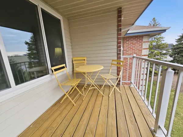 $329,900 | 18125 Wisconsin Avenue, Unit 203, Brookfield, WI 53045