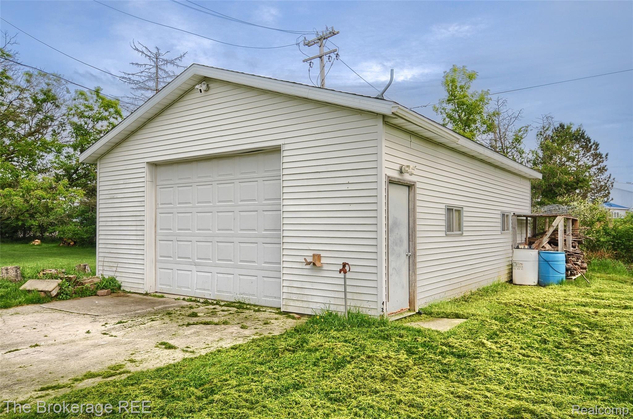 331 Davis Lake Road Lapeer, MI 48446 - Photo 11 of 42 DSC_6233-HDR(5).jpg