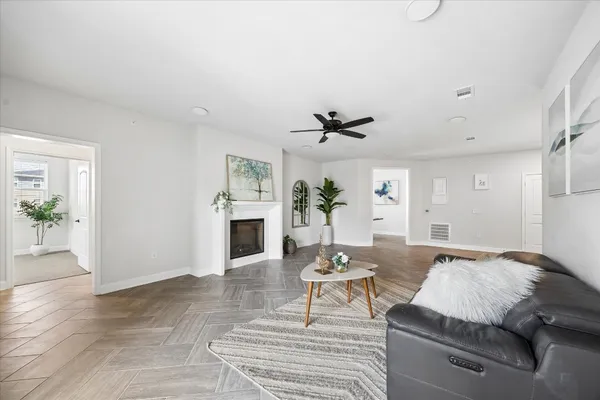 $2,700 | 6804 Westview Drive, Unit 2307, Houston, TX 77055