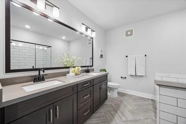 $2,700 | 6804 Westview Drive, Unit 2307, Houston, TX 77055