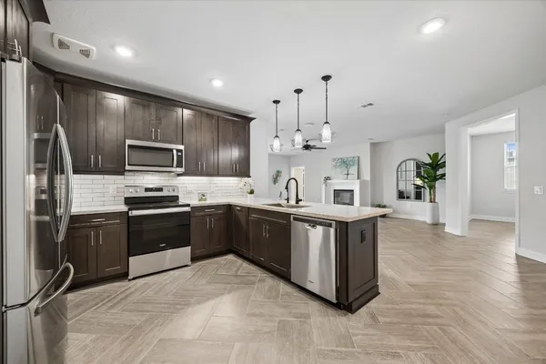 $2,700 | 6804 Westview Drive, Unit 2307, Houston, TX 77055