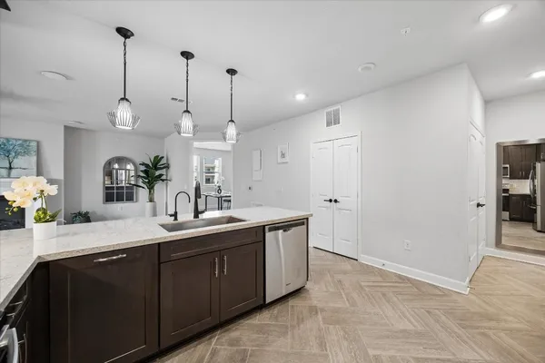 $2,700 | 6804 Westview Drive, Unit 2307, Houston, TX 77055