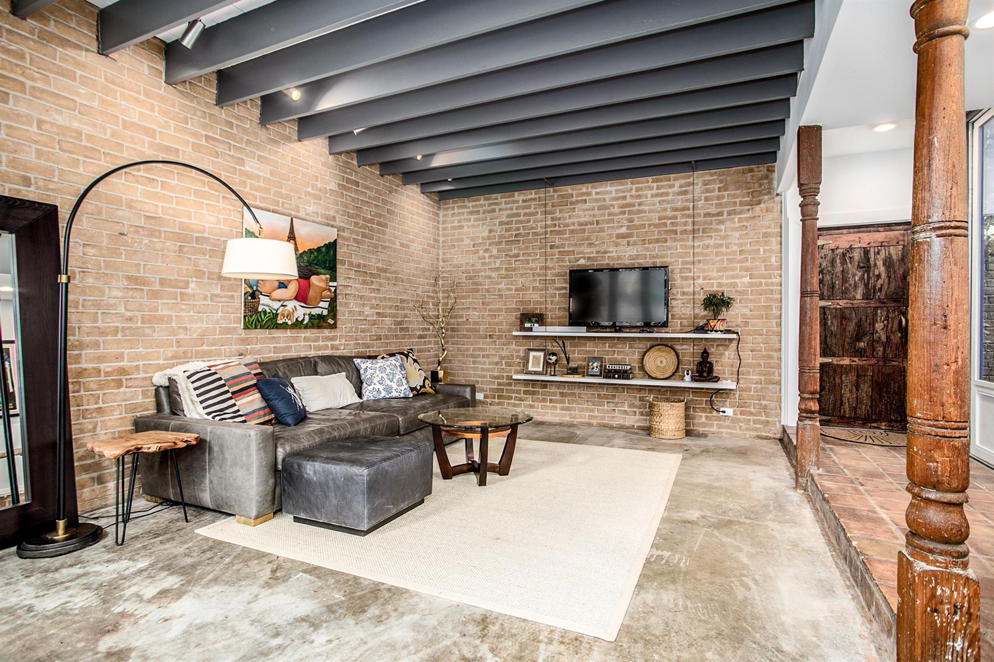 1942 Indiana Street Houston, TX 77019 - Photo 23 of 40 Plenty of space for various furniture configurations.