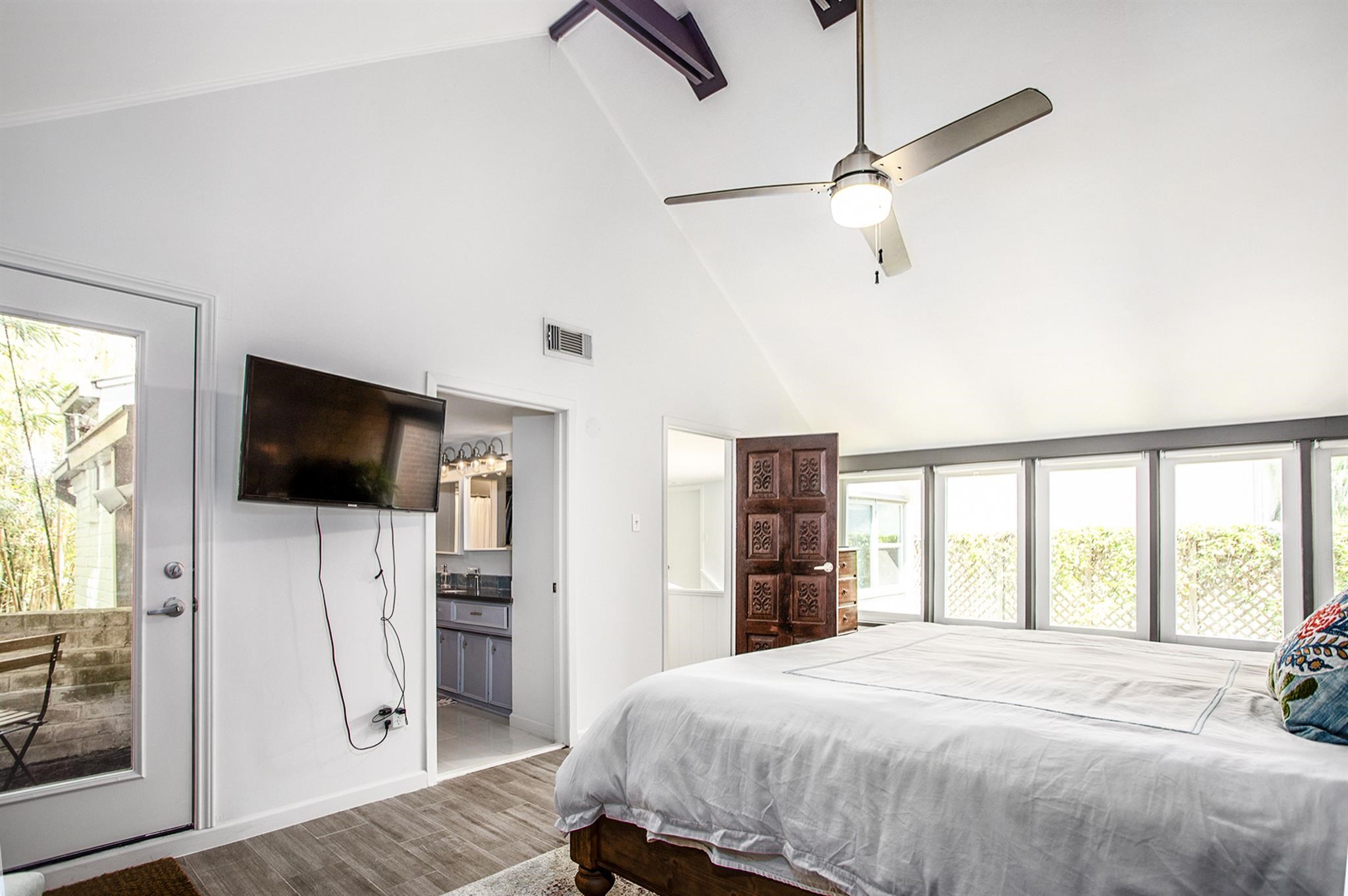 1942 Indiana Street Houston, TX 77019 - Photo 31 of 40 View of the primary bedroom with furniture.