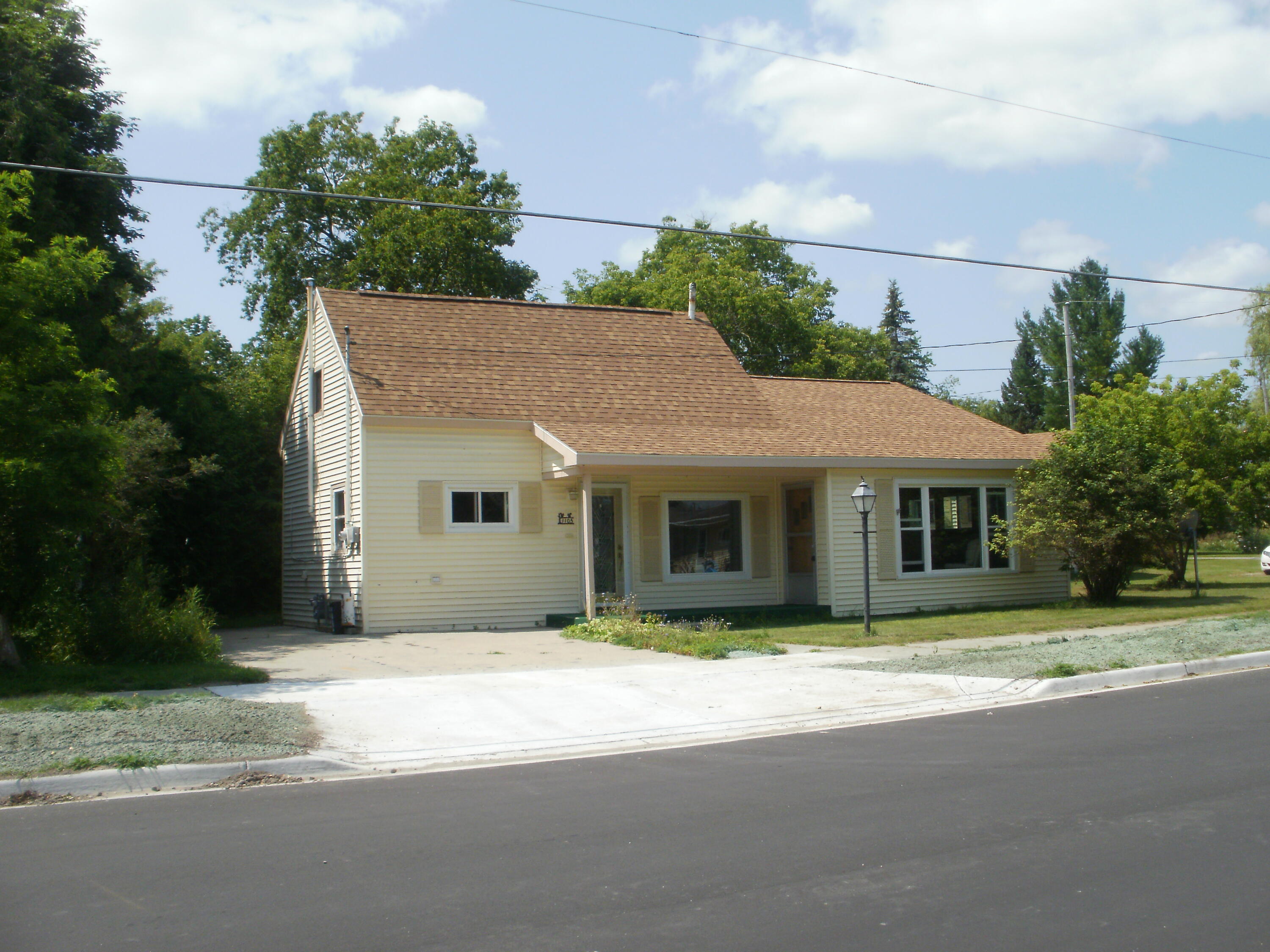 1105 Court Street Cheboygan, MI 49721 - Photo 1 of 51 Gallery Image 1