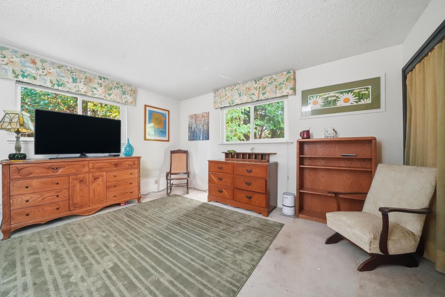 23420 Robin Road Pioneer, CA 95666 - Photo 38 of 43 a living room with furniture and a flat screen tv