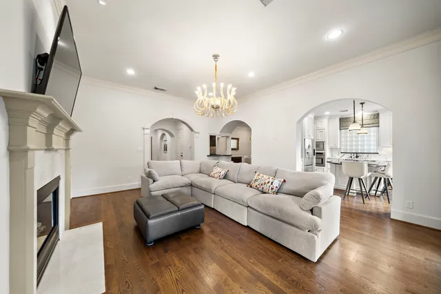 $834,000 | 1229 Ripple Creek Drive, Houston, TX 77057