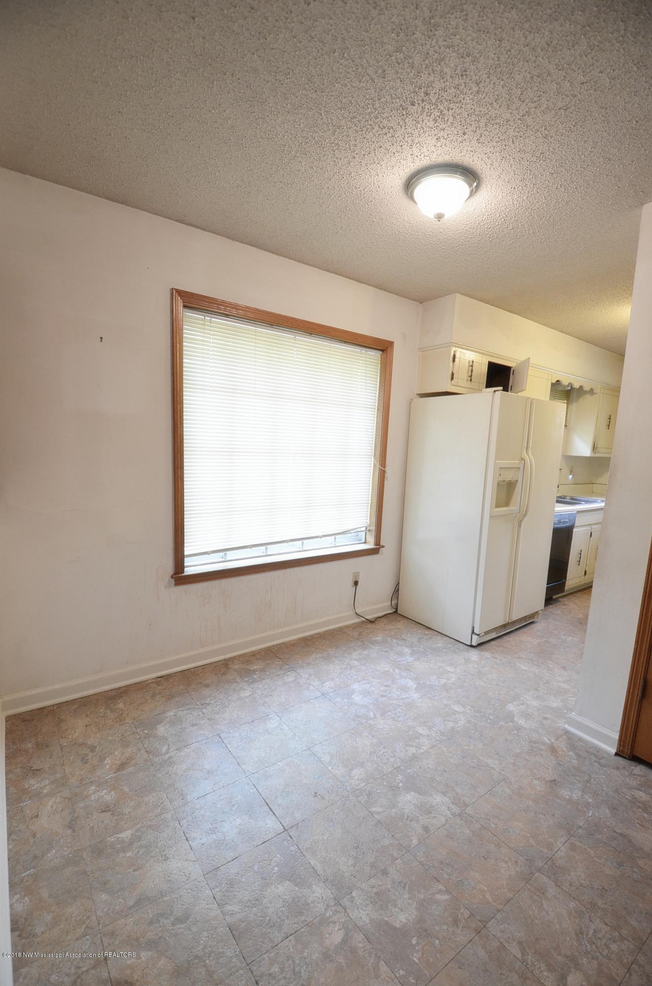 4812 Pleasant Hill Road Nesbit, MS 38651 - Photo 11 of 18 Breakfast area and kitchen