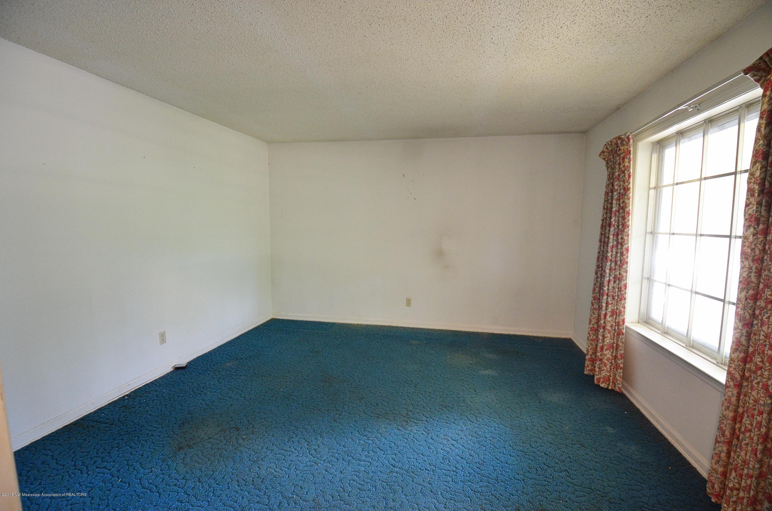 4812 Pleasant Hill Road Nesbit, MS 38651 - Photo 5 of 18 Living room