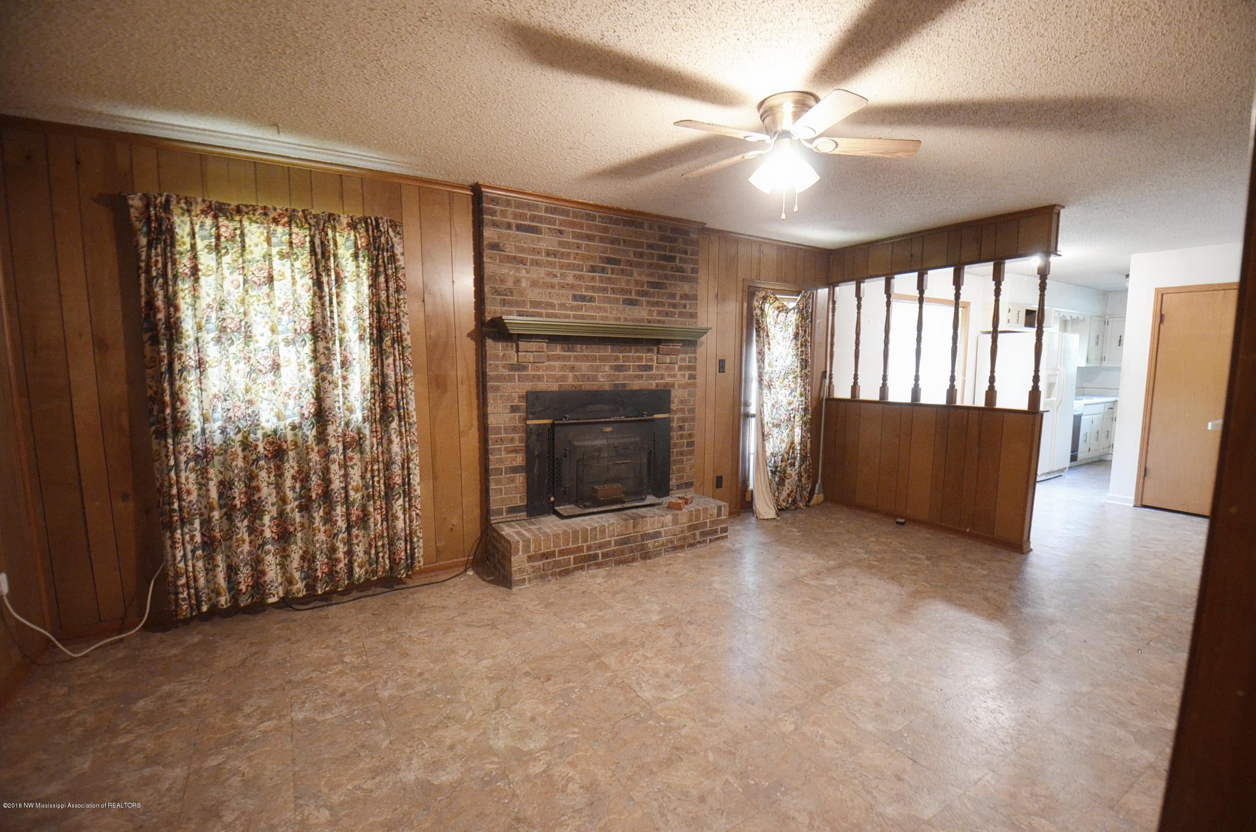 4812 Pleasant Hill Road Nesbit, MS 38651 - Photo 6 of 18 Great room