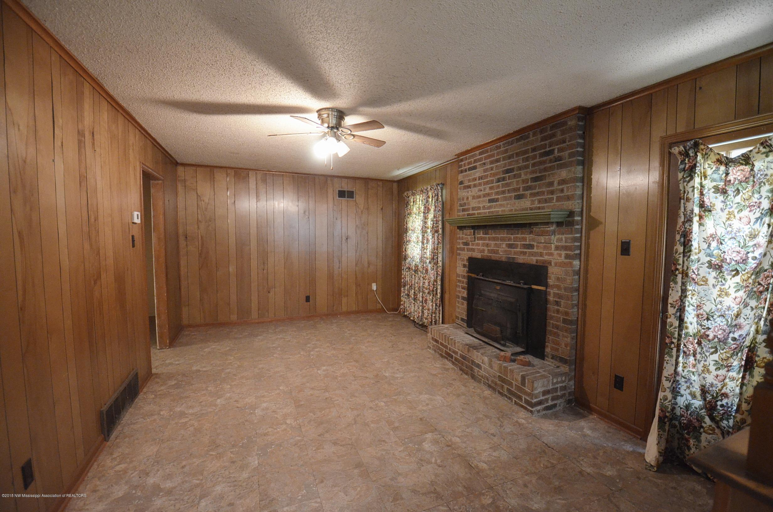 4812 Pleasant Hill Road Nesbit, MS 38651 - Photo 7 of 18 Great room