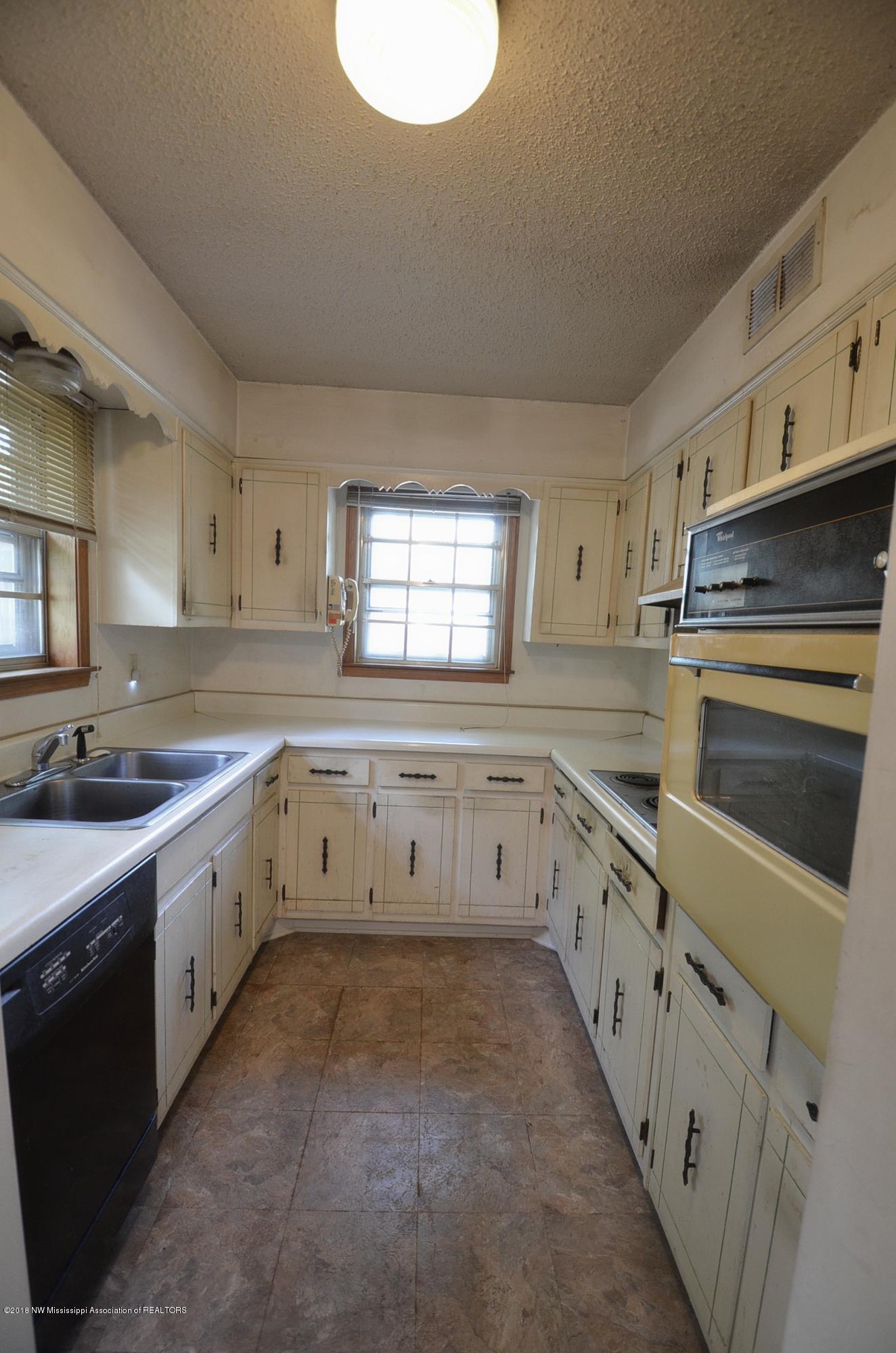 4812 Pleasant Hill Road Nesbit, MS 38651 - Photo 9 of 18 Kitchen