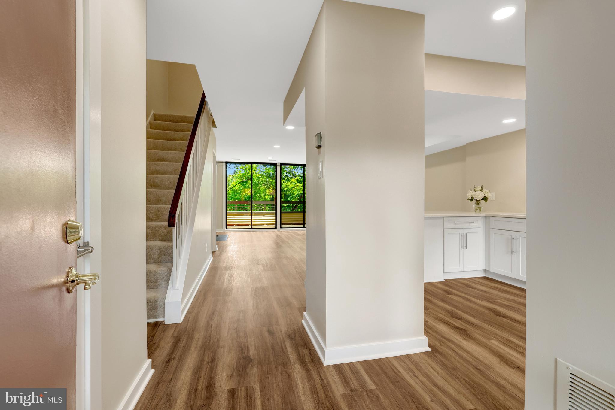 11640 Ivystone Court, Unit 2A2 Reston, VA 20191 - Photo 4 of 36 ML - Foyer