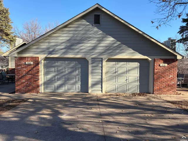 $490,000 | 908-910 Alma Drive, Lawrence, KS 66049